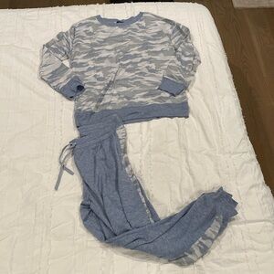 White camo sleep set